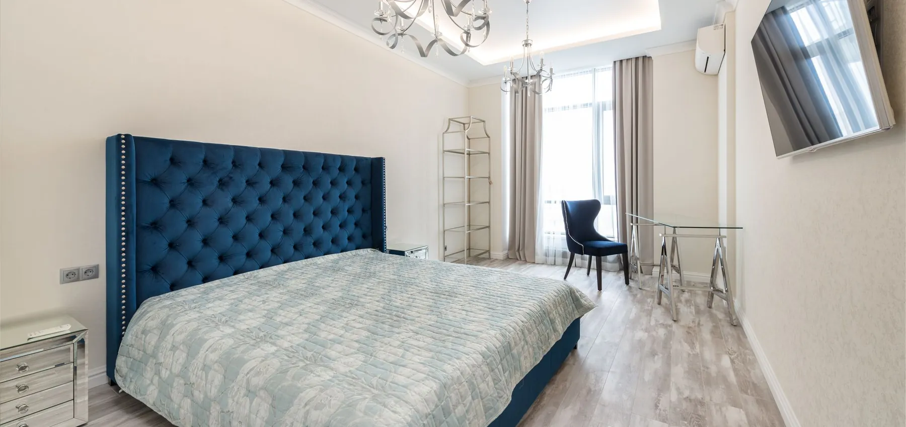 Chambre d'hôtel lumineuse